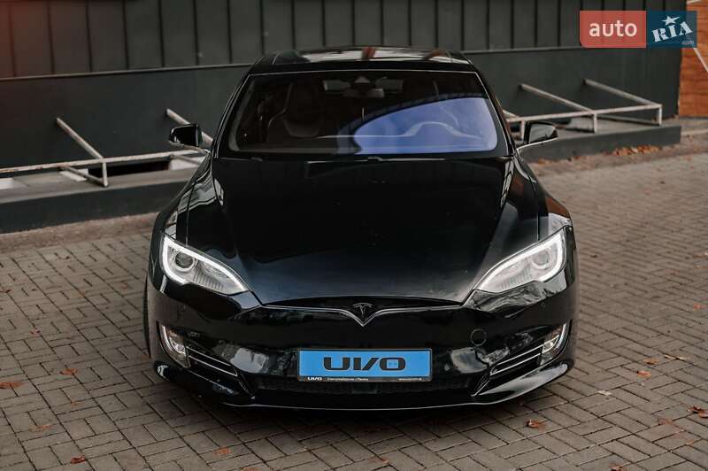 Ліфтбек Tesla Model S 2016 в Рівному