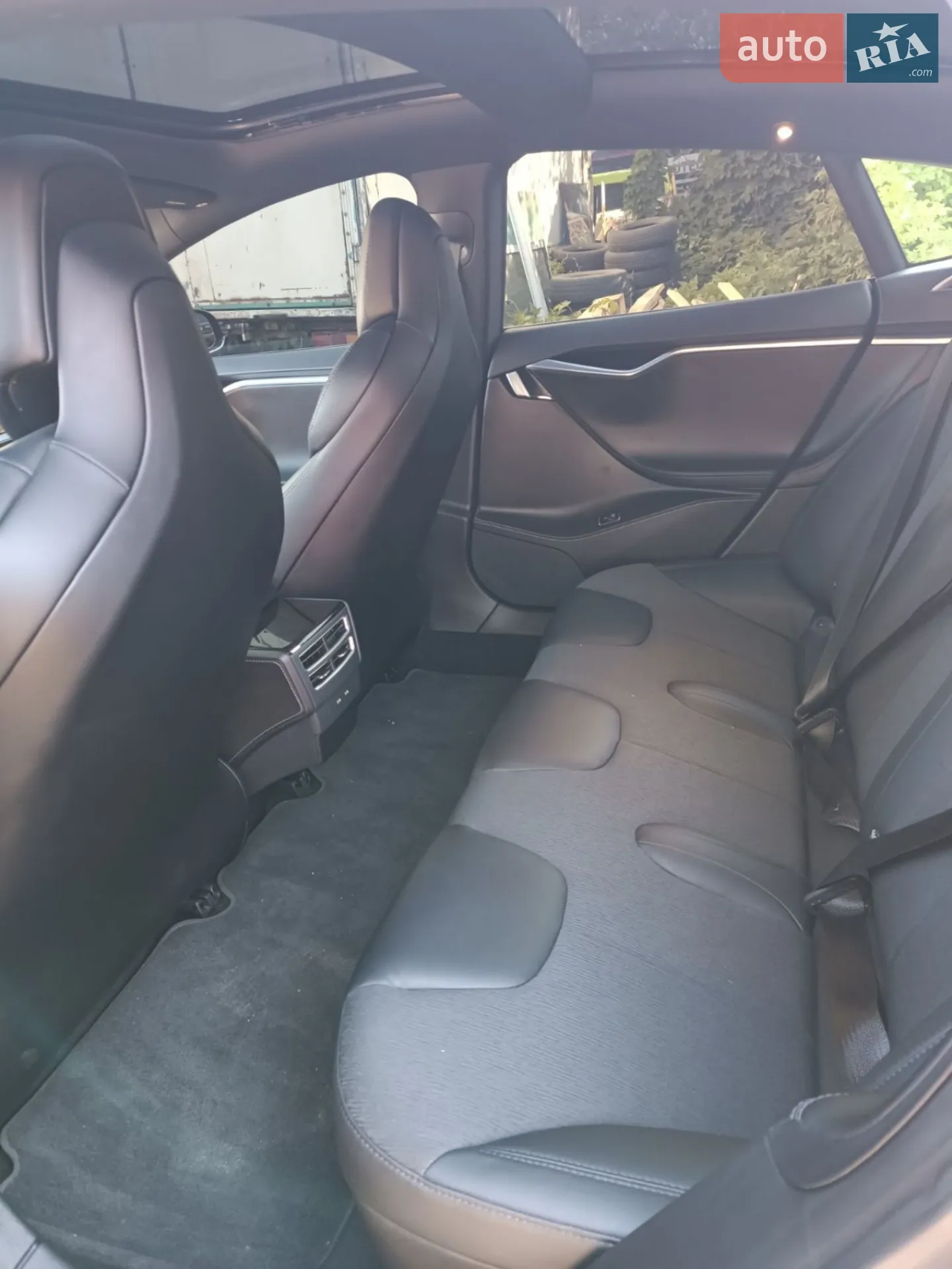 Tesla Model S 2017 VIN 5YJSA1E17HF209651 фото оголошення 8 з 19