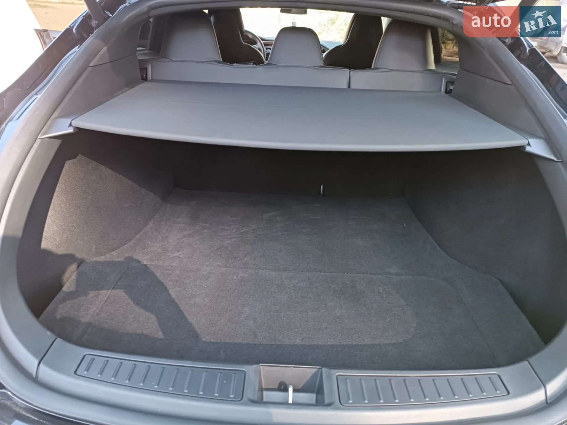 Tesla Model S 2017 VIN 5YJSA1E17HF209651 фото оголошення 4 з 19
