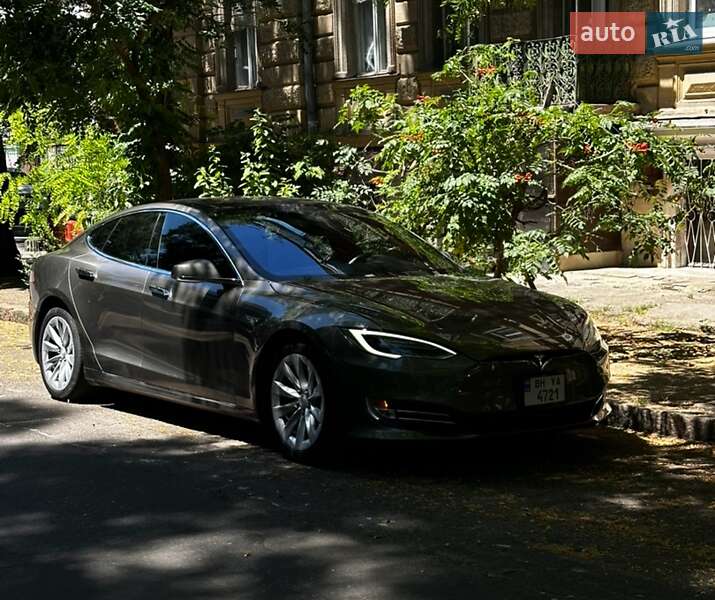 Ліфтбек Tesla Model S 2016 в Одесі