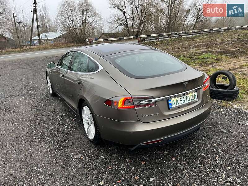 Лифтбек Tesla Model S 2015 в Киеве фото 4 Лифтбек Tesla Model S 2015 в Киеве