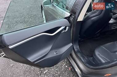 Лифтбек Tesla Model S 2015 в 