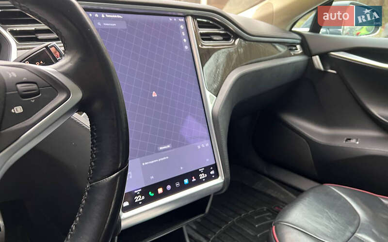 Ліфтбек Tesla Model S 2012 в Чернівцях