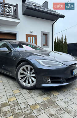 Лифтбек Tesla Model S 2017 в Киеве