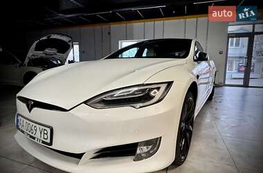 Лифтбек Tesla Model S 2019 в Киеве