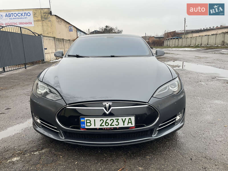 Лифтбек Tesla Model S 2013 в Полтаве