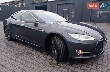 Ліфтбек Tesla Model S 2015 в Кам'янському