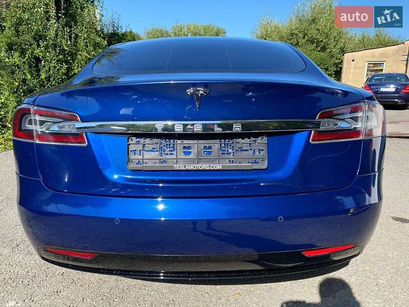 Лифтбек Tesla Model S 2017 в Киеве