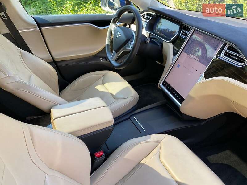 Лифтбек Tesla Model S 2017 в Киеве