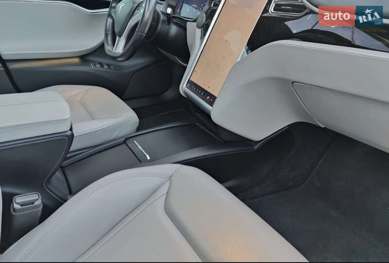 Лифтбек Tesla Model S 2016 в Киеве