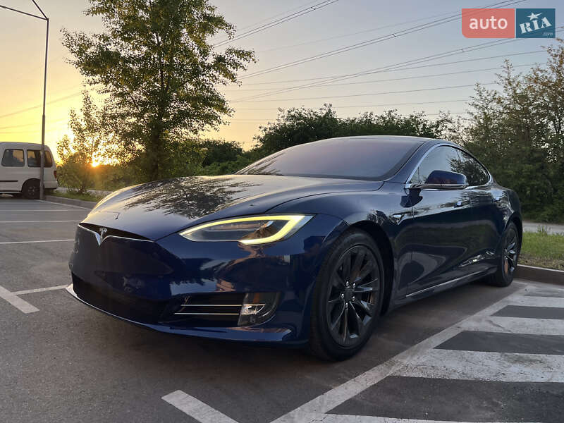 Лифтбек Tesla Model S 2016 в Киеве