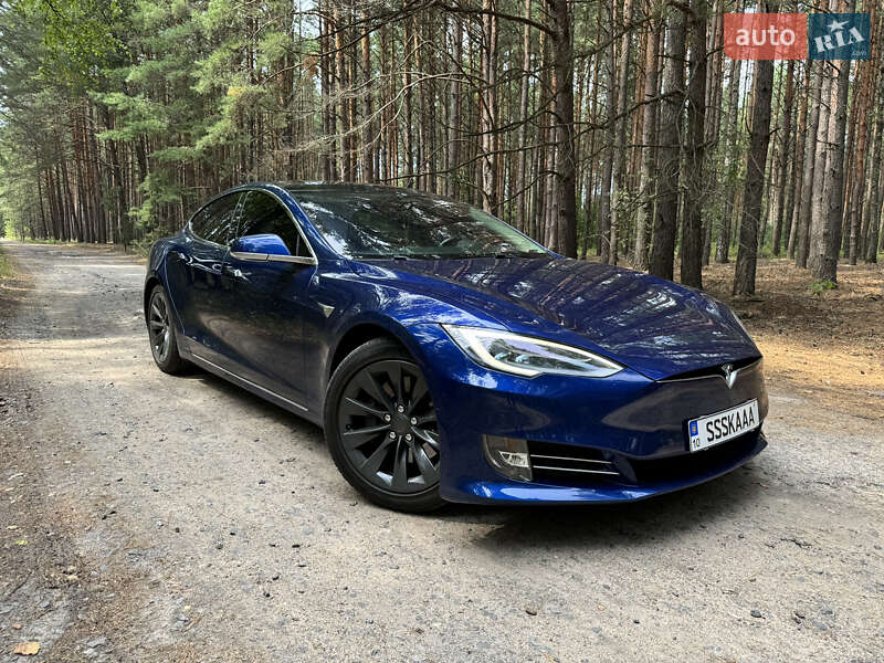 Лифтбек Tesla Model S 2016 в Киеве