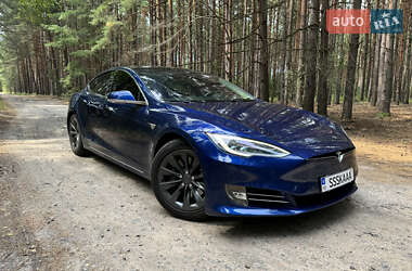 Лифтбек Tesla Model S 2016 в Киеве