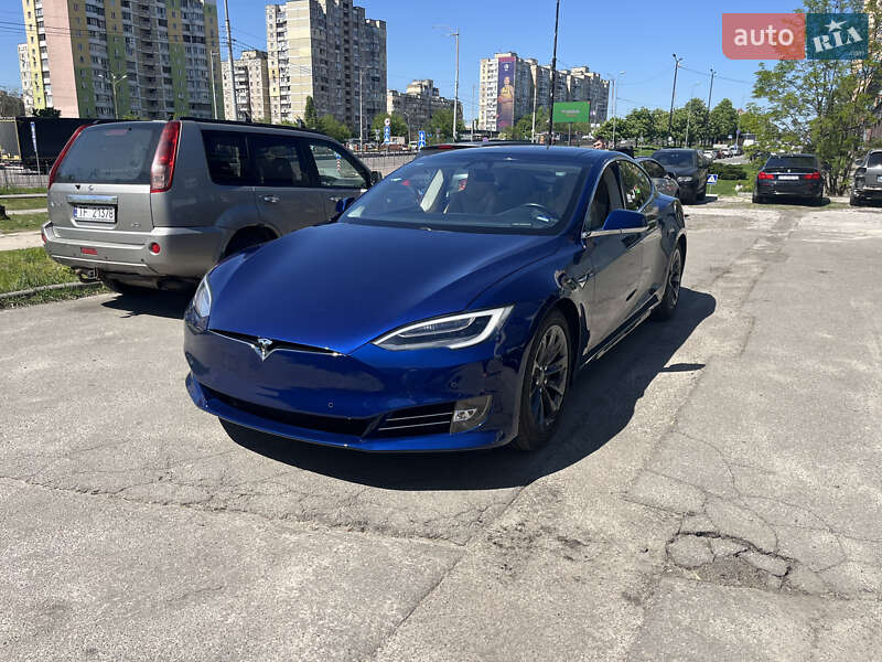 Лифтбек Tesla Model S 2016 в Киеве