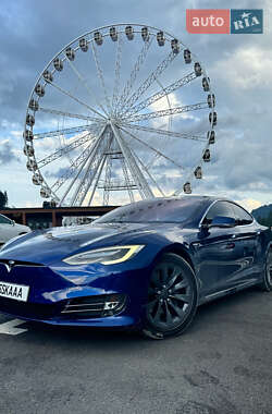 Лифтбек Tesla Model S 2016 в Киеве