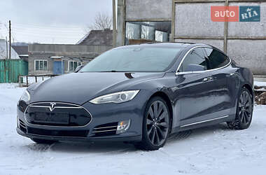 Ліфтбек Tesla Model S 2015 в Валках