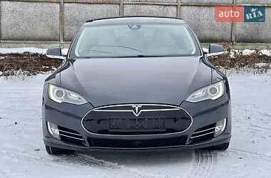 Ліфтбек Tesla Model S 2015 в Валках