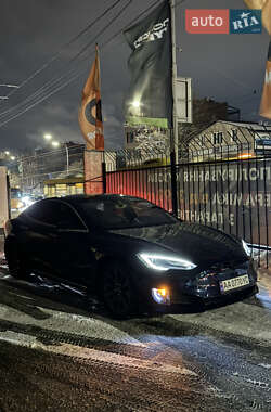 Лифтбек Tesla Model S 2015 в 