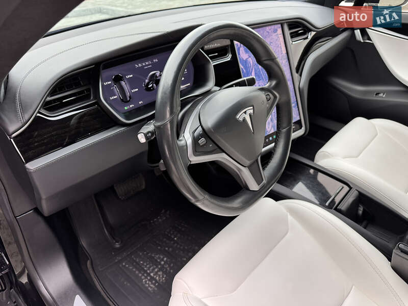 Ліфтбек Tesla Model S 2019 в Стрию