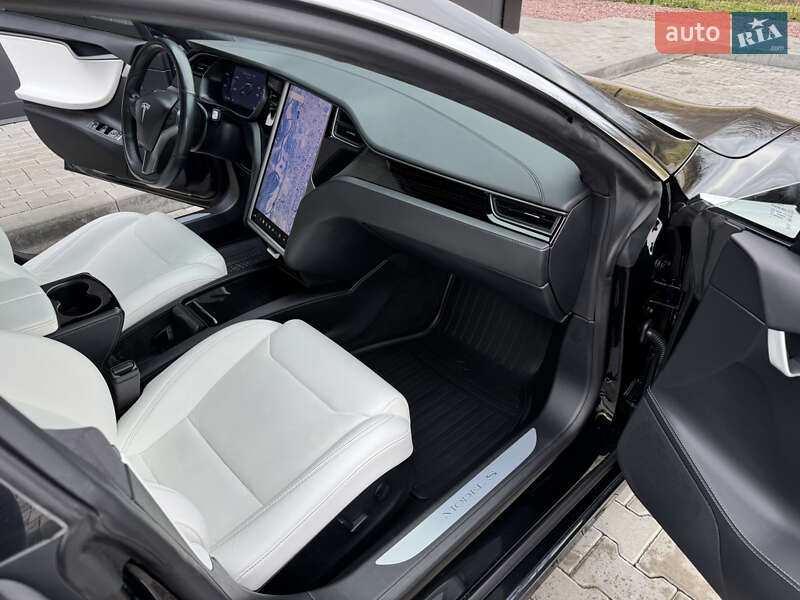 Ліфтбек Tesla Model S 2019 в Стрию