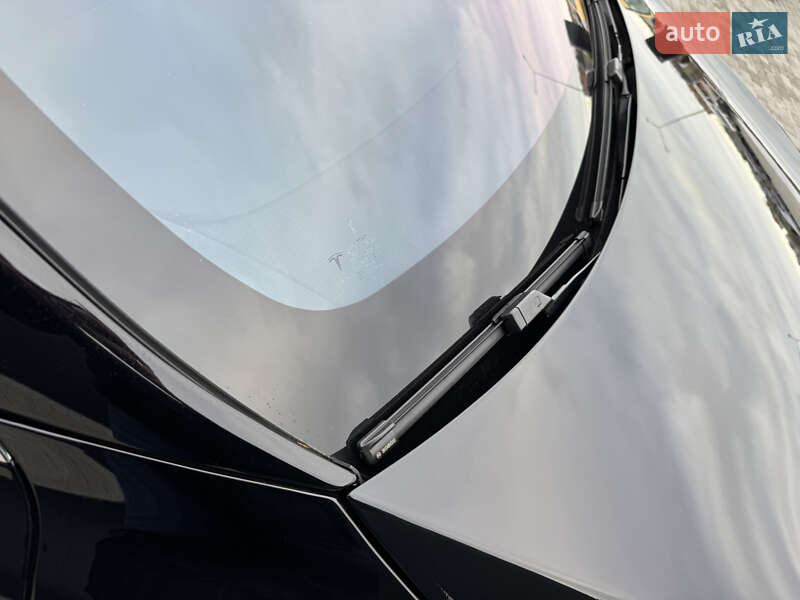 Ліфтбек Tesla Model S 2019 в Стрию