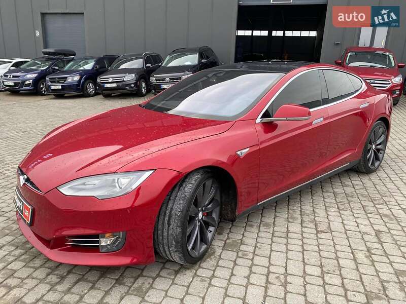 Ліфтбек Tesla Model S 2016 в Львові