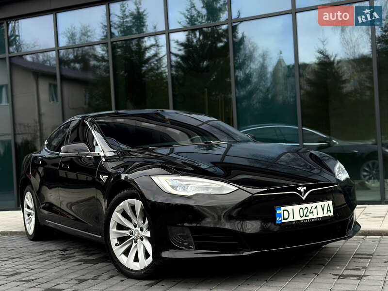 Лифтбек Tesla Model S 2017 в Львове