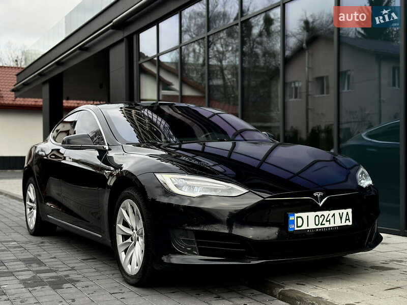 Лифтбек Tesla Model S 2017 в Львове
