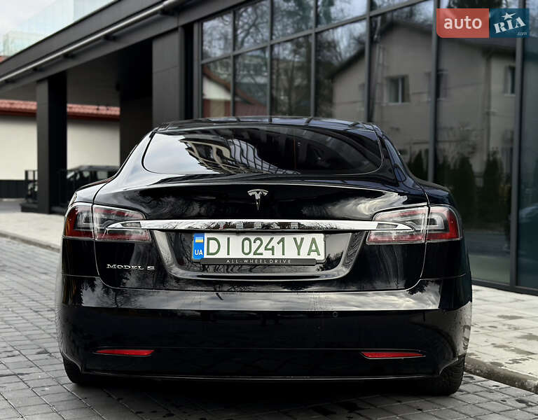 Лифтбек Tesla Model S 2017 в Львове