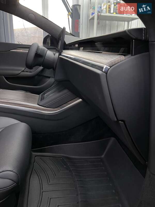 Лифтбек Tesla Model S 2022 в Виннице