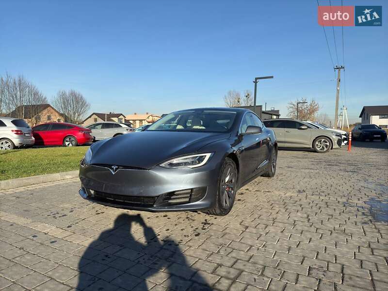Лифтбек Tesla Model S 2019 в 