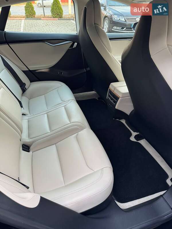Ліфтбек Tesla Model S 2019 в Тернополі