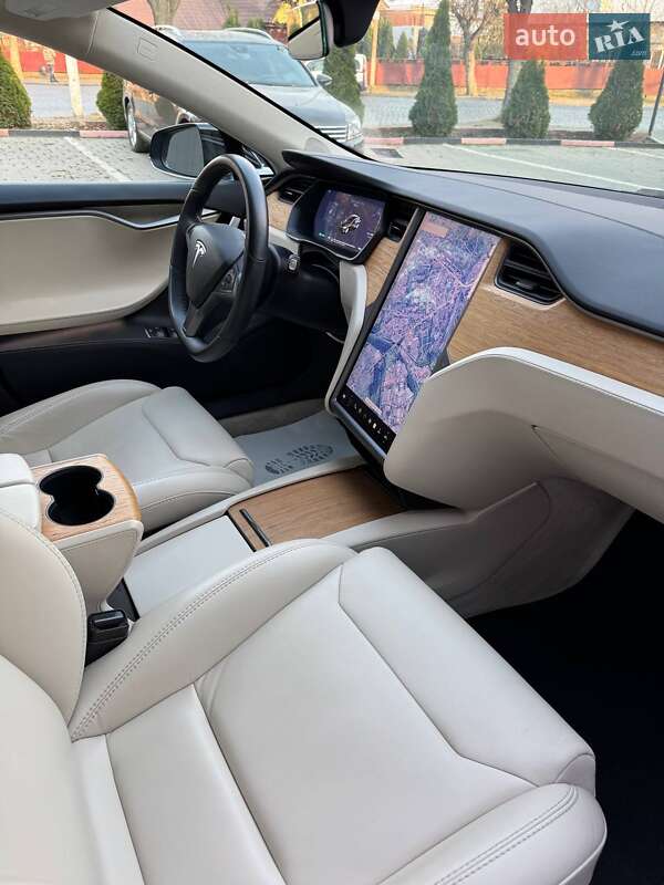 Лифтбек Tesla Model S 2019 в Тернополе