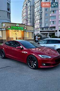 Ліфтбек Tesla Model S 2017 в Східниці