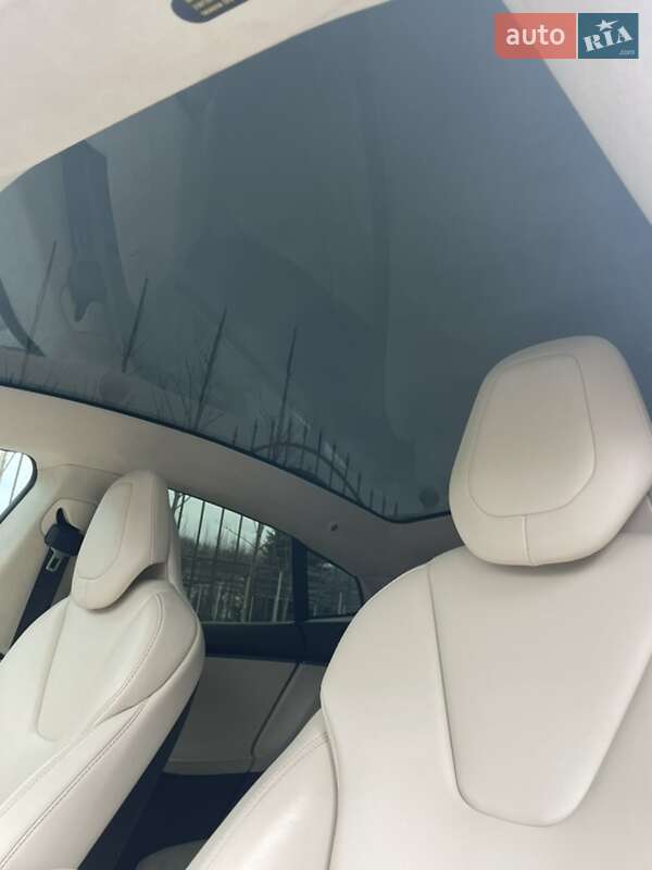Лифтбек Tesla Model S 2018 в Виннице