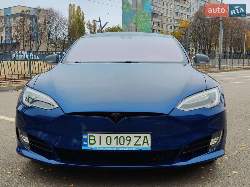 Ліфтбек Tesla Model S 2015 в Харкові