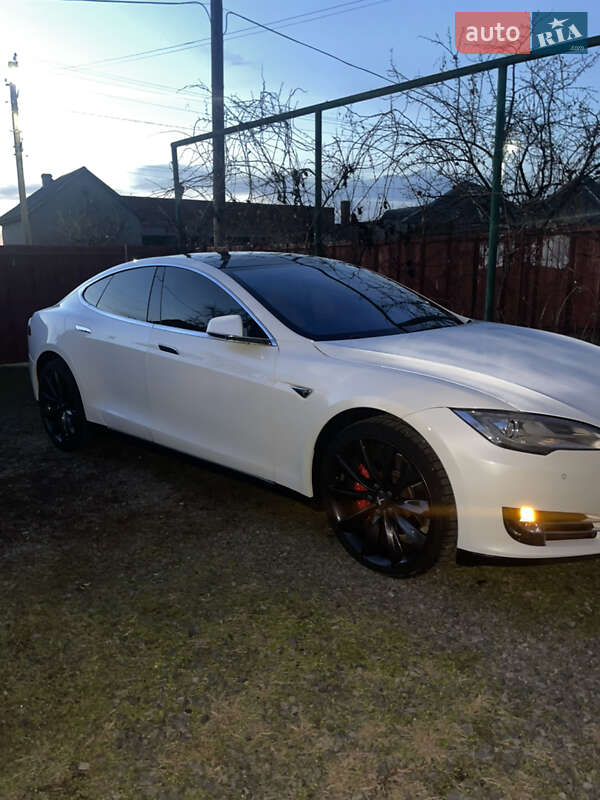 Лифтбек Tesla Model S 2014 в Ужгороде