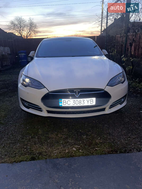 Лифтбек Tesla Model S 2014 в Ужгороде