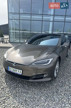 Ліфтбек Tesla Model S 2016 в Тернополі