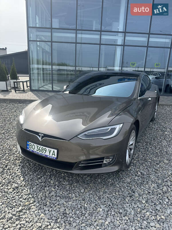 Ліфтбек Tesla Model S 2016 в Тернополі