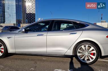 Лифтбек Tesla Model S 2015 в Киеве