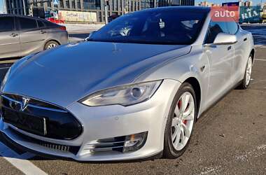 Лифтбек Tesla Model S 2015 в Киеве