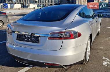 Лифтбек Tesla Model S 2015 в Киеве