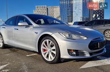 Лифтбек Tesla Model S 2015 в Киеве