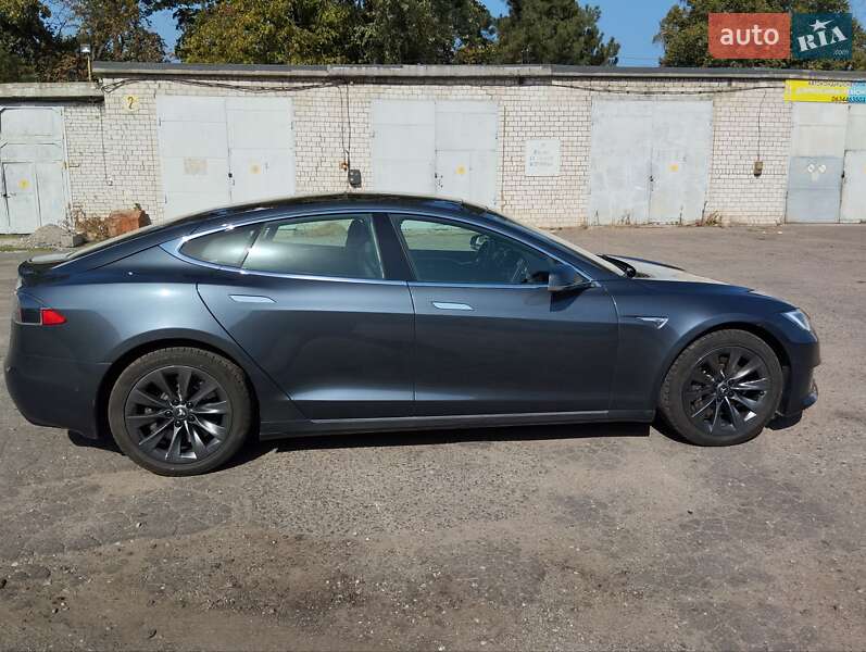 Ліфтбек Tesla Model S 2016 в Миколаєві