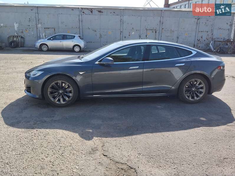 Ліфтбек Tesla Model S 2016 в Миколаєві