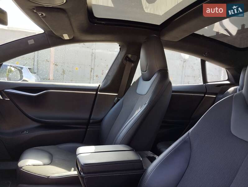 Ліфтбек Tesla Model S 2016 в Миколаєві