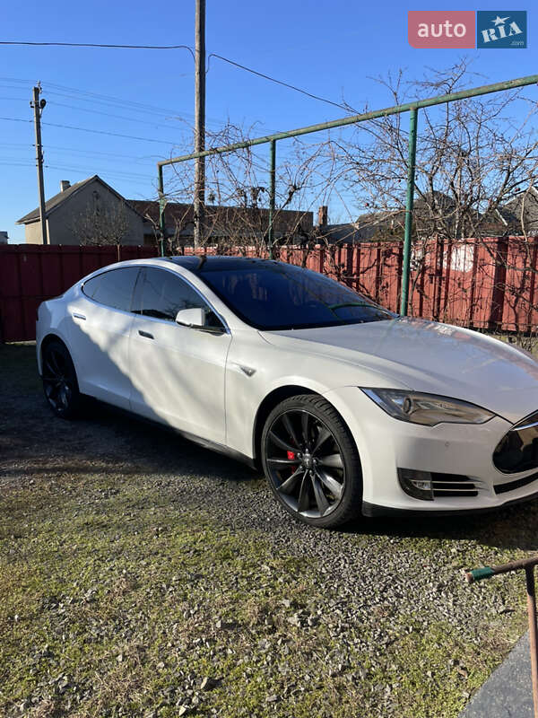 Лифтбек Tesla Model S 2014 в Ужгороде