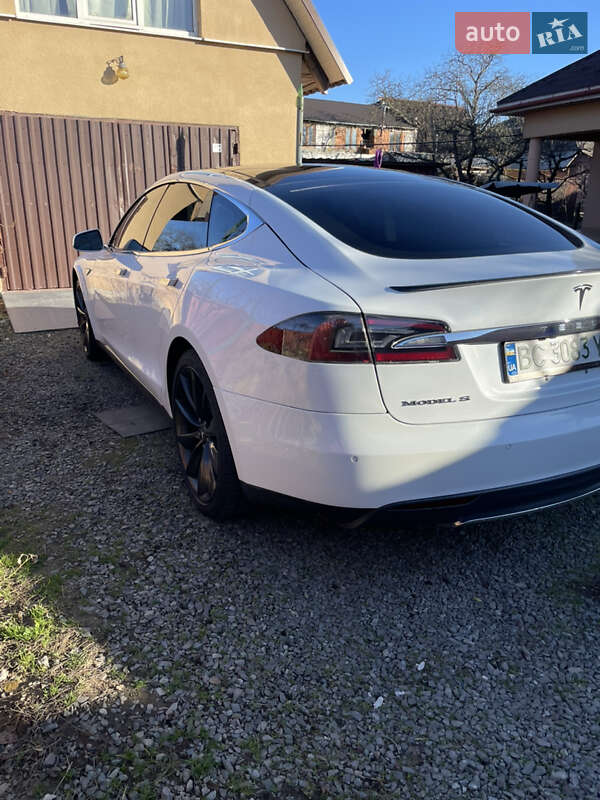 Лифтбек Tesla Model S 2014 в Ужгороде
