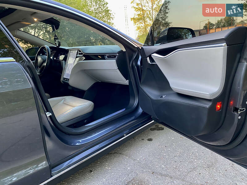 Ліфтбек Tesla Model S 2015 в Харкові